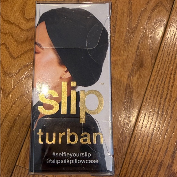 Slip Pure Silk Turban in black - Picture 2 of 3
